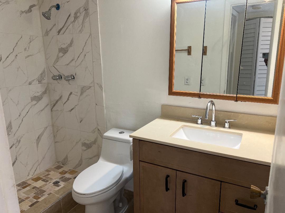 APPLEGREEN CONDO APTS 1 - Residential