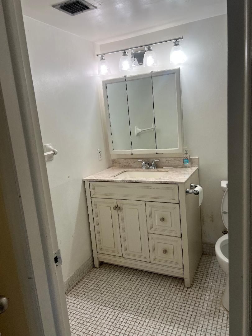 APPLEGREEN CONDO APTS 1 - Residential