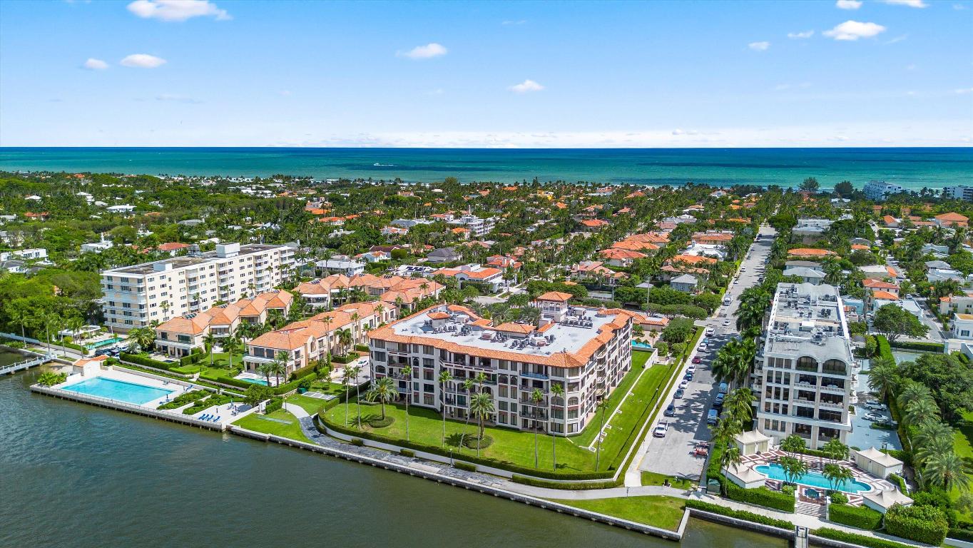 L ERMITAGE PALM BEACH COND DECL FILED 10-7-85 IN - Residential