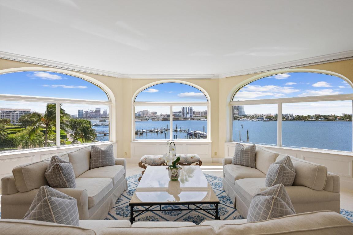 L ERMITAGE PALM BEACH COND DECL FILED 10-7-85 IN - Residential