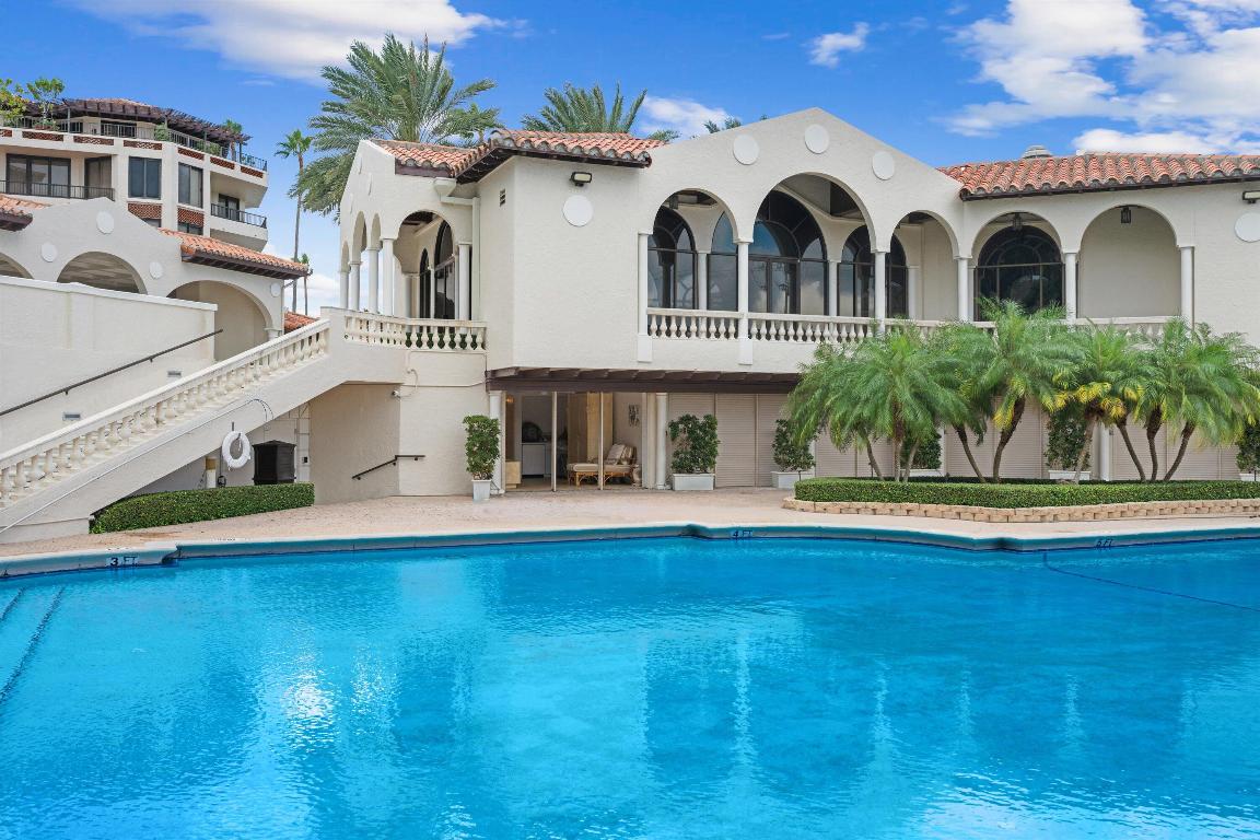 L ERMITAGE PALM BEACH COND DECL FILED 10-7-85 IN - Residential