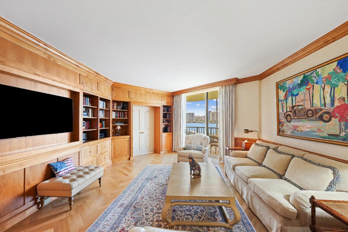 L ERMITAGE PALM BEACH COND DECL FILED 10-7-85 IN - Residential