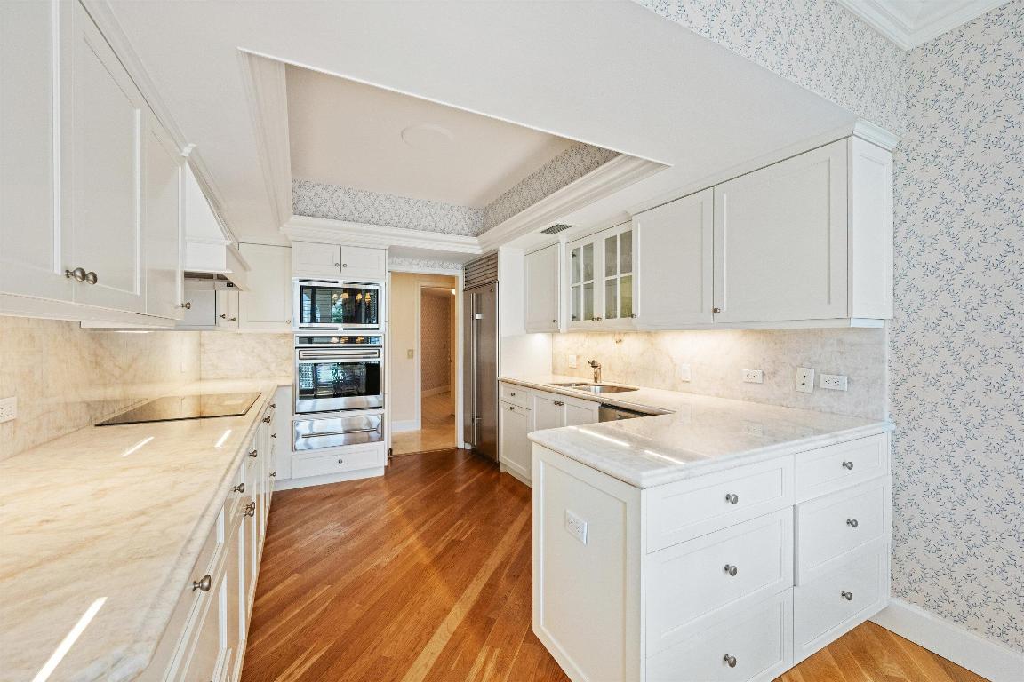 L ERMITAGE PALM BEACH COND DECL FILED 10-7-85 IN - Residential