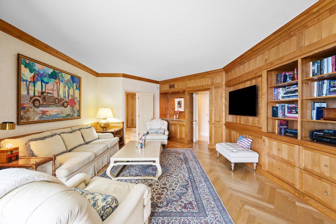 L ERMITAGE PALM BEACH COND DECL FILED 10-7-85 IN - Residential