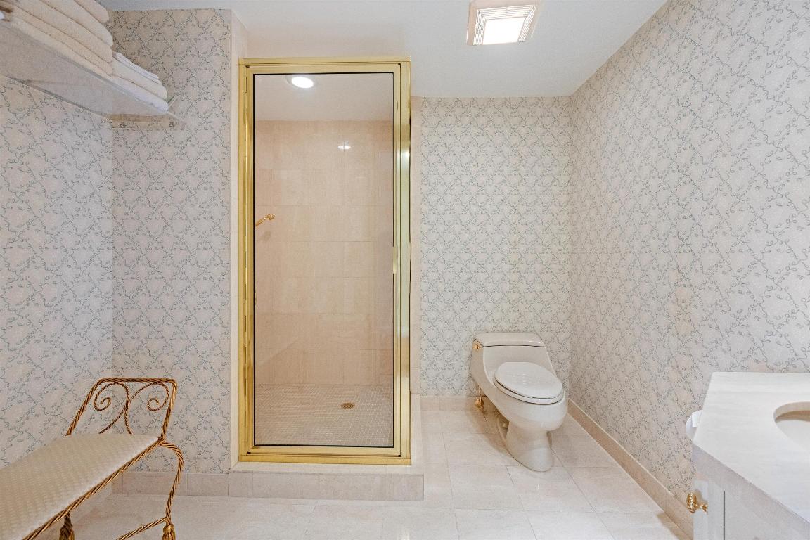 L ERMITAGE PALM BEACH COND DECL FILED 10-7-85 IN - Residential
