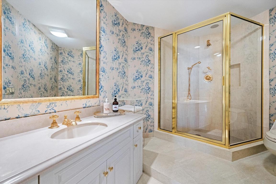 L ERMITAGE PALM BEACH COND DECL FILED 10-7-85 IN - Residential