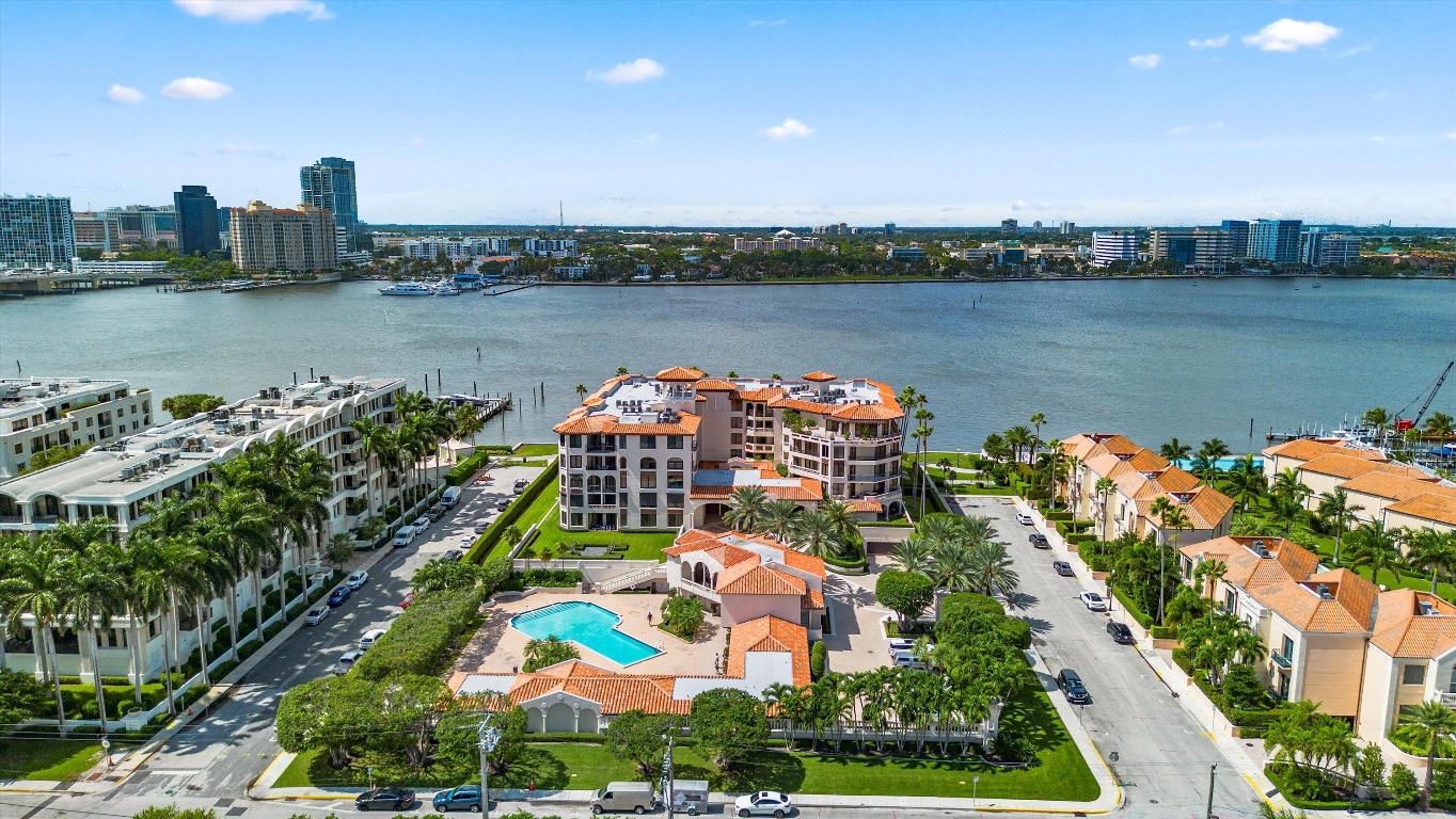 L ERMITAGE PALM BEACH COND DECL FILED 10-7-85 IN - Residential