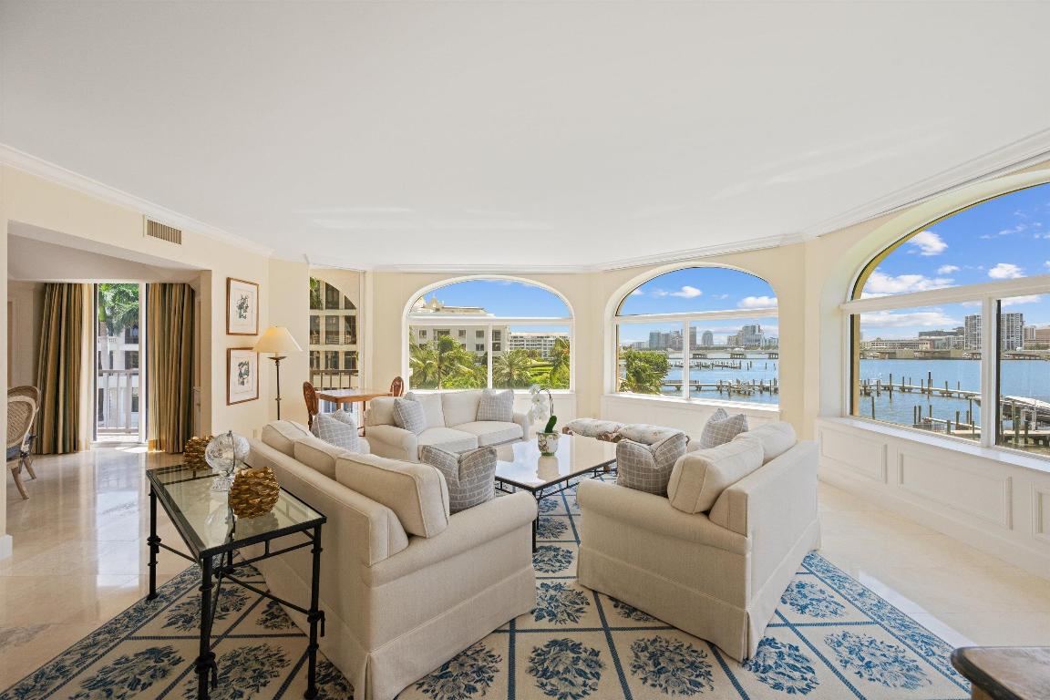 L ERMITAGE PALM BEACH COND DECL FILED 10-7-85 IN - Residential