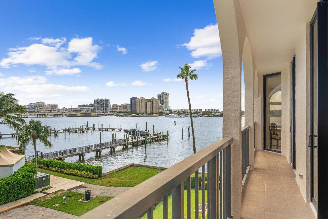 L ERMITAGE PALM BEACH COND DECL FILED 10-7-85 IN - Residential