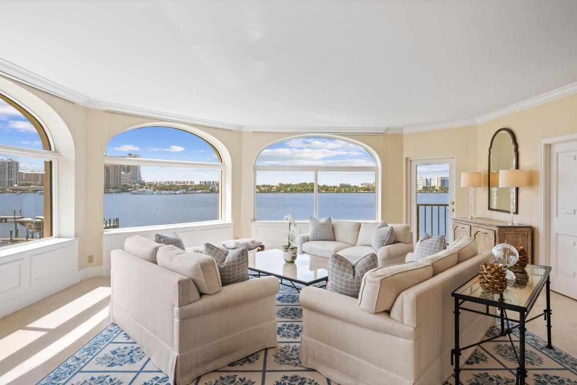L ERMITAGE PALM BEACH COND DECL FILED 10-7-85 IN - Residential