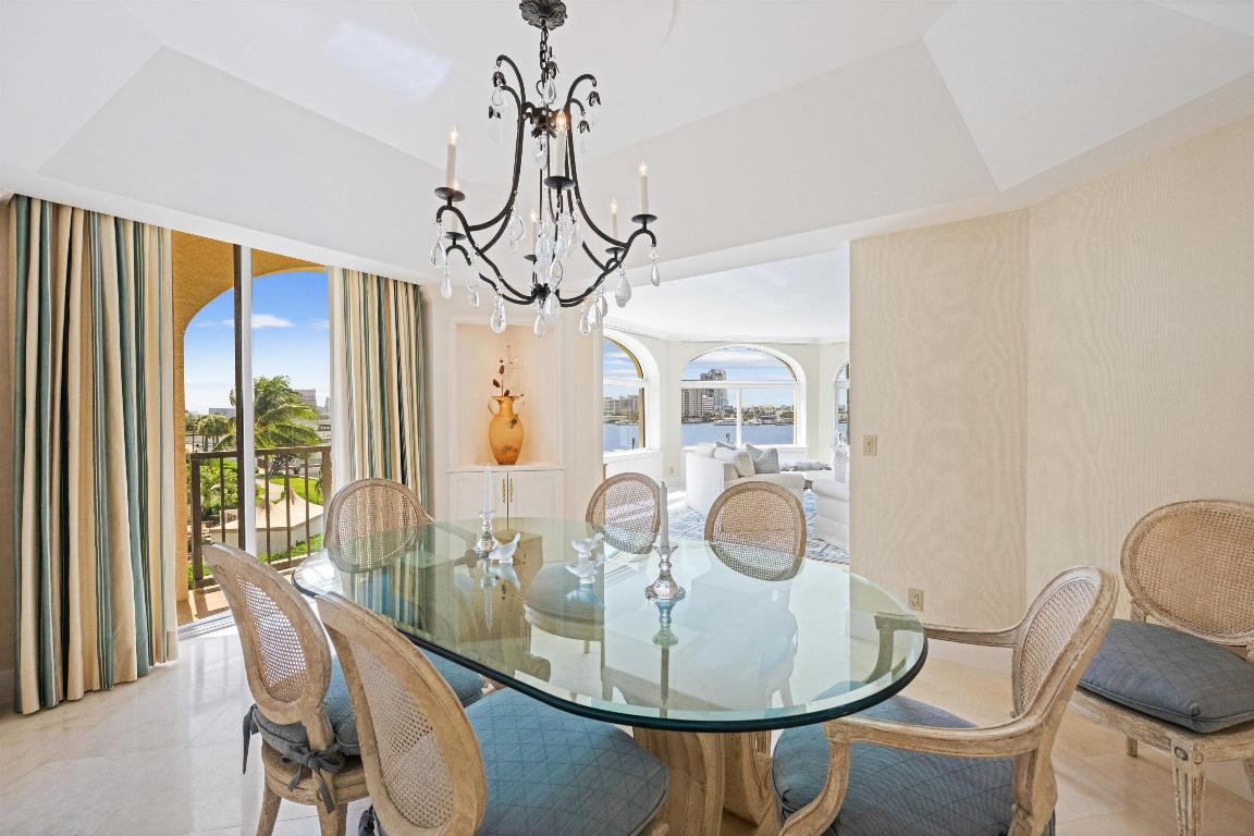 L ERMITAGE PALM BEACH COND DECL FILED 10-7-85 IN - Residential