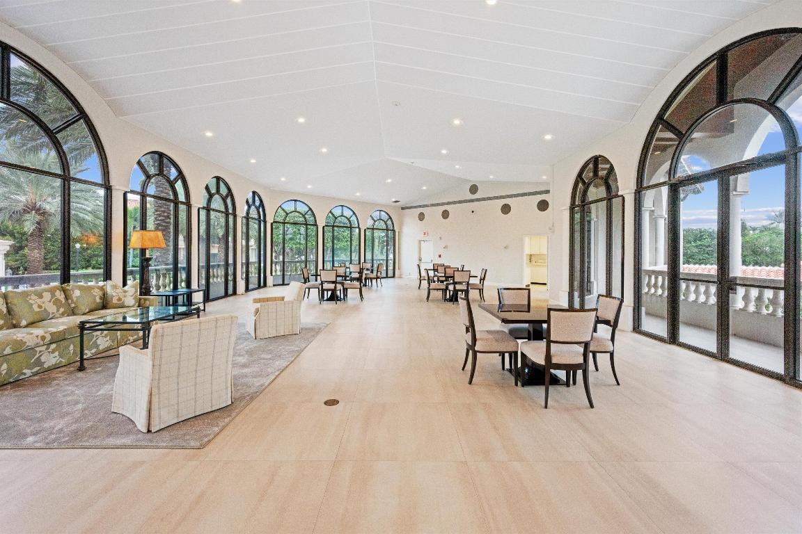 L ERMITAGE PALM BEACH COND DECL FILED 10-7-85 IN - Residential