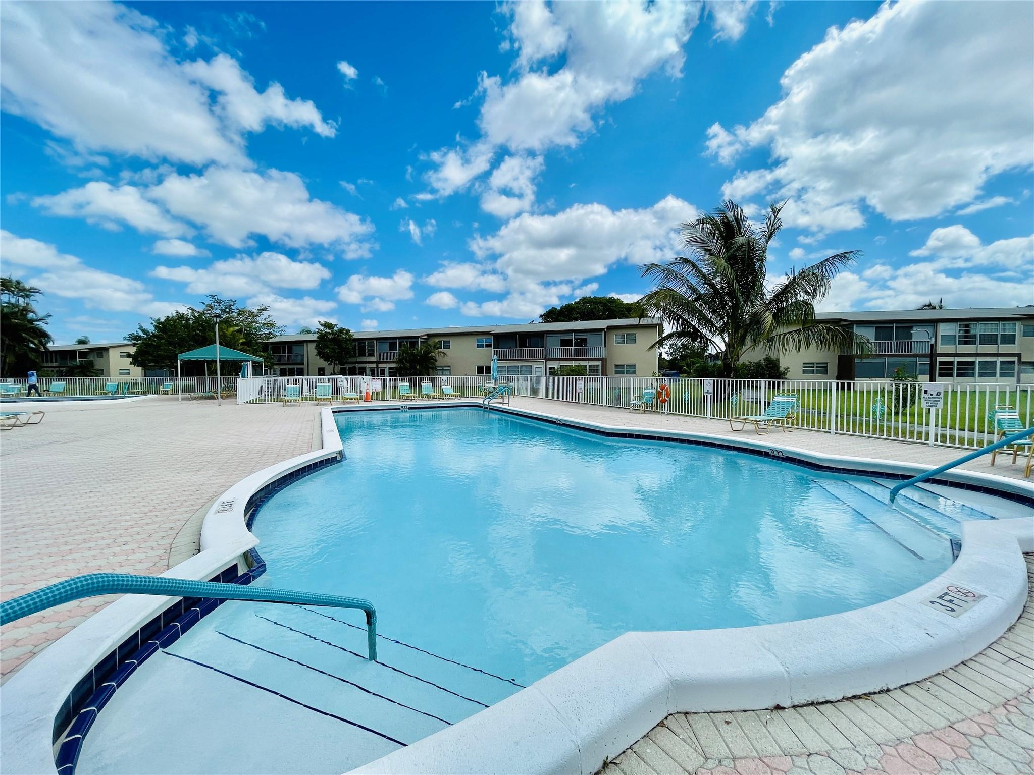 ORIOLE GARDENS - Residential