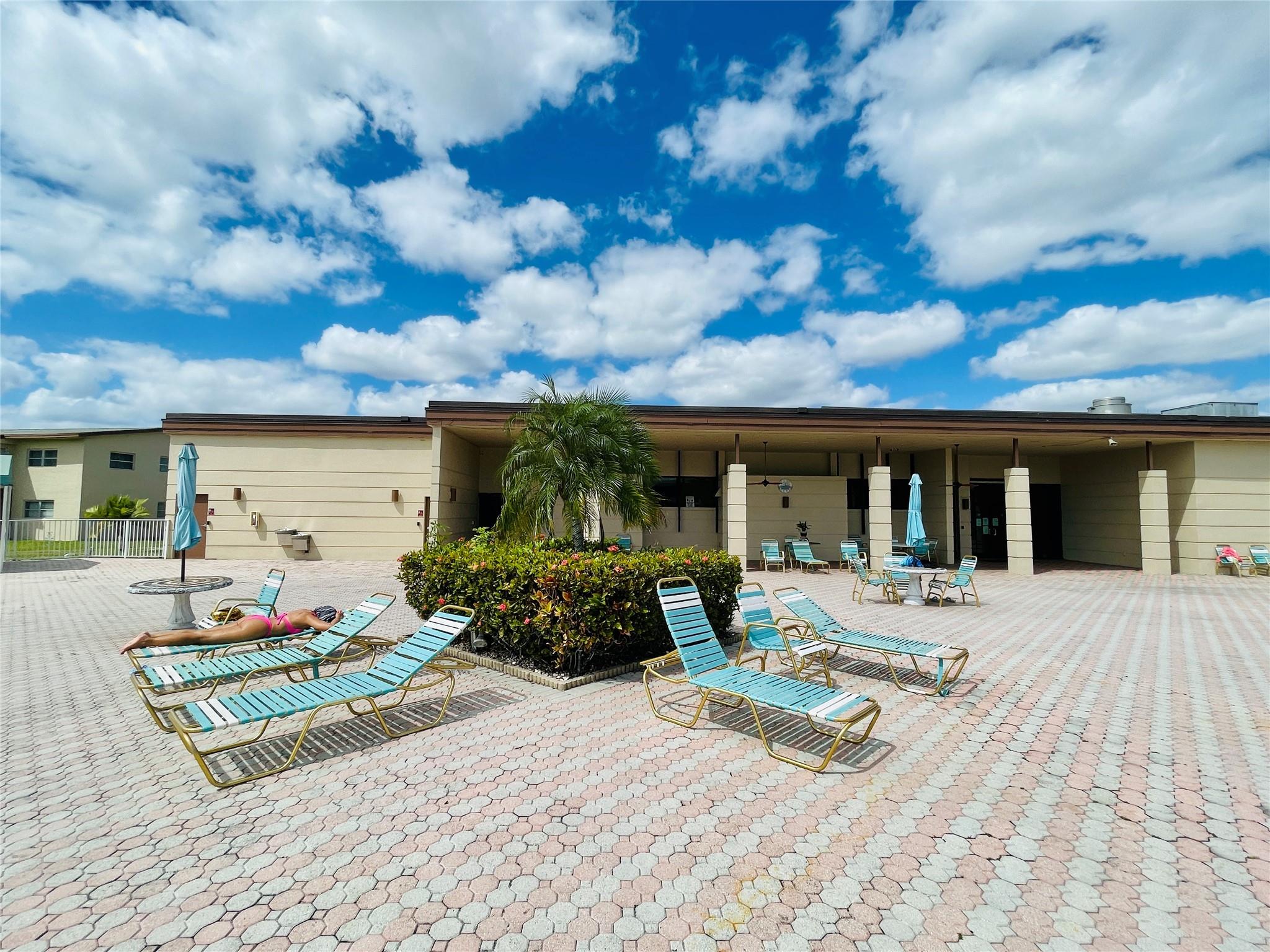 ORIOLE GARDENS - Residential