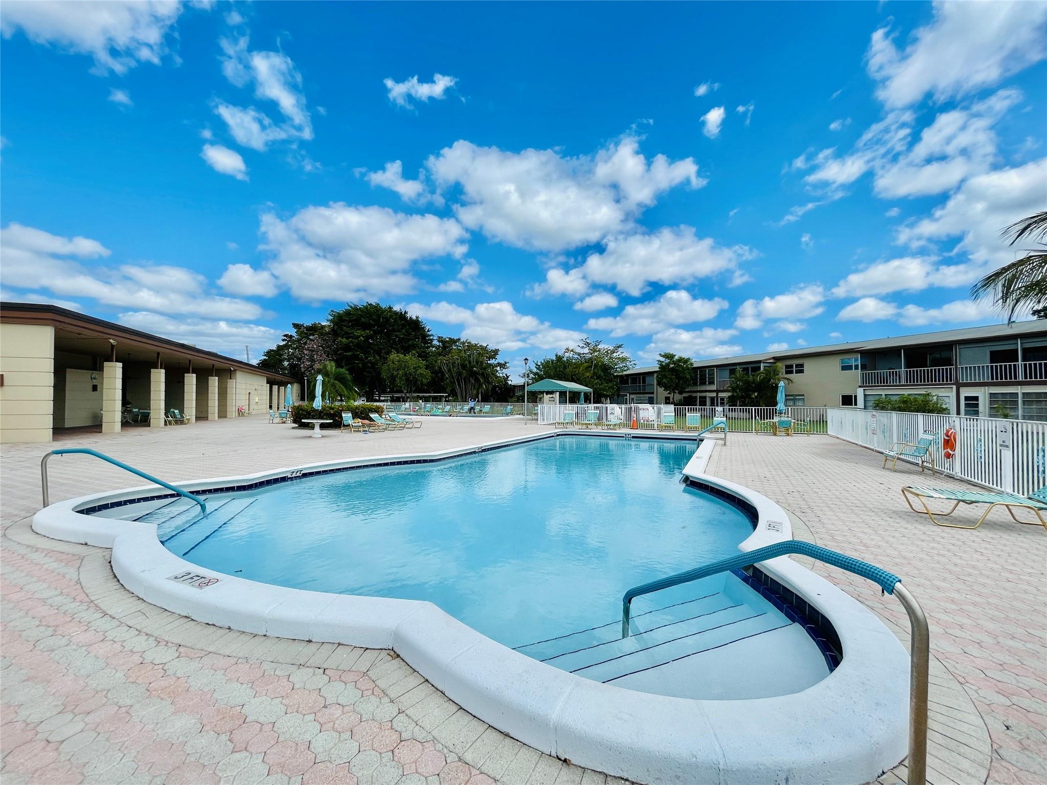 ORIOLE GARDENS - Residential