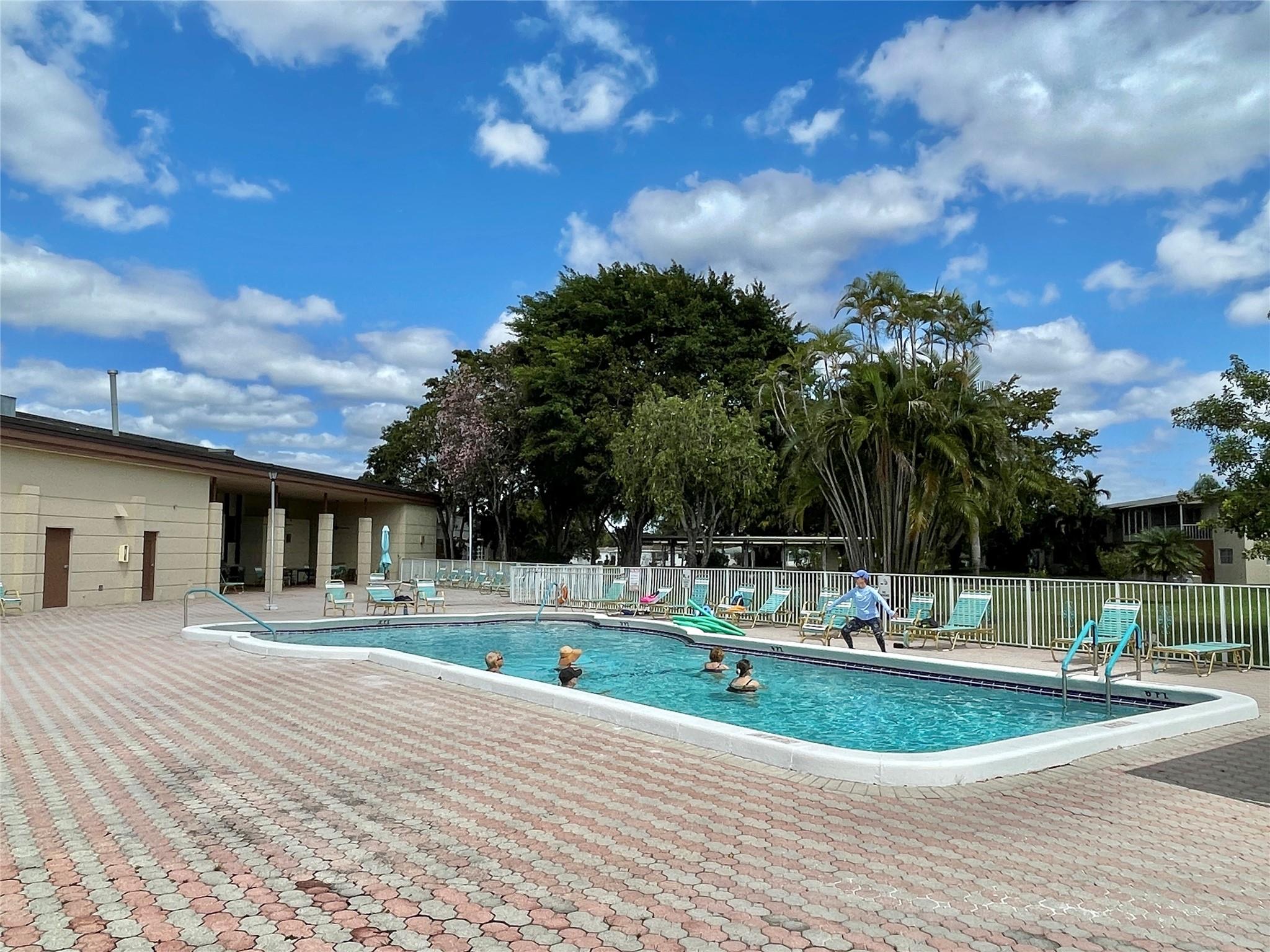 ORIOLE GARDENS - Residential