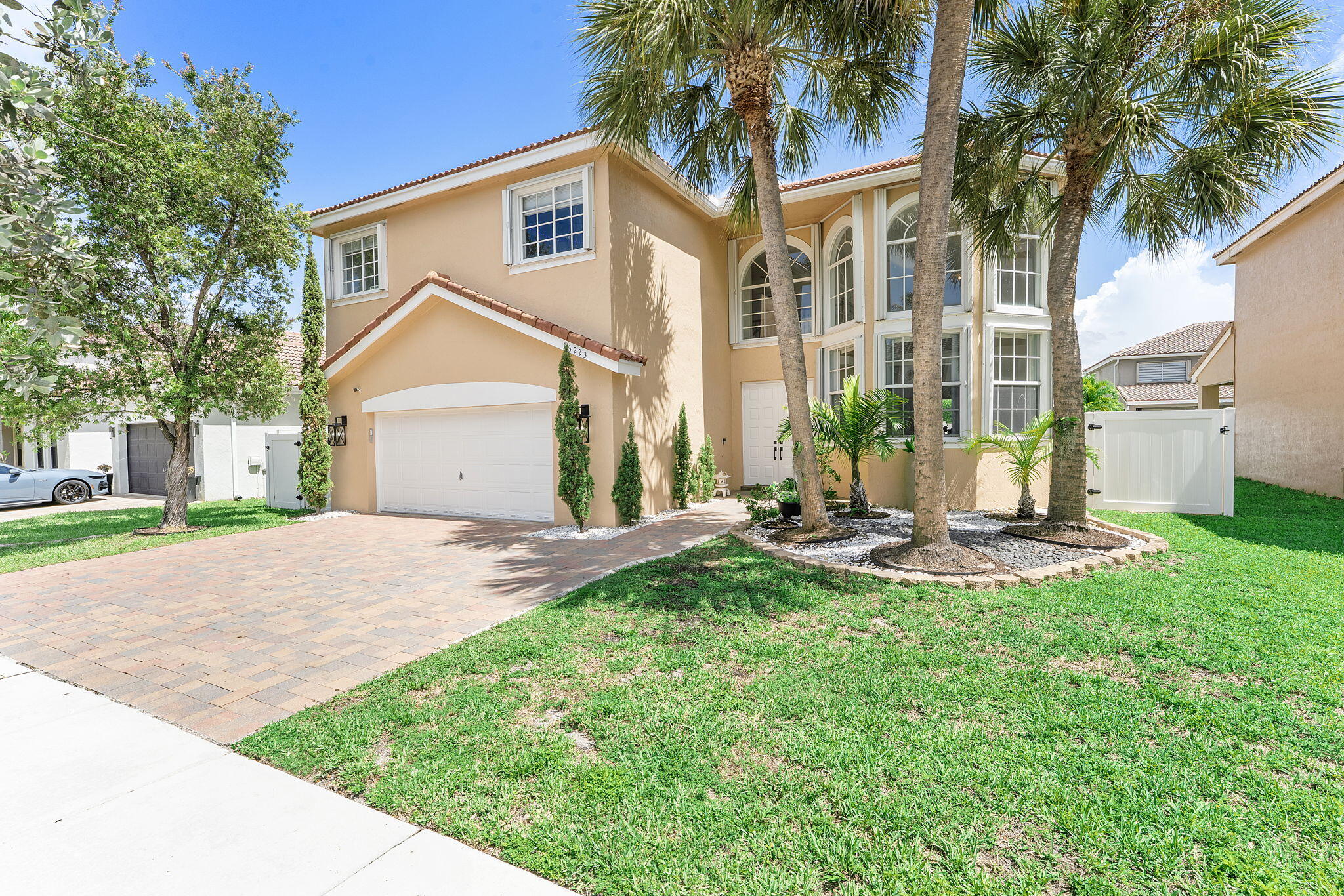 HEFTLER HOMES AT PEMBROKE SHORES - Residential