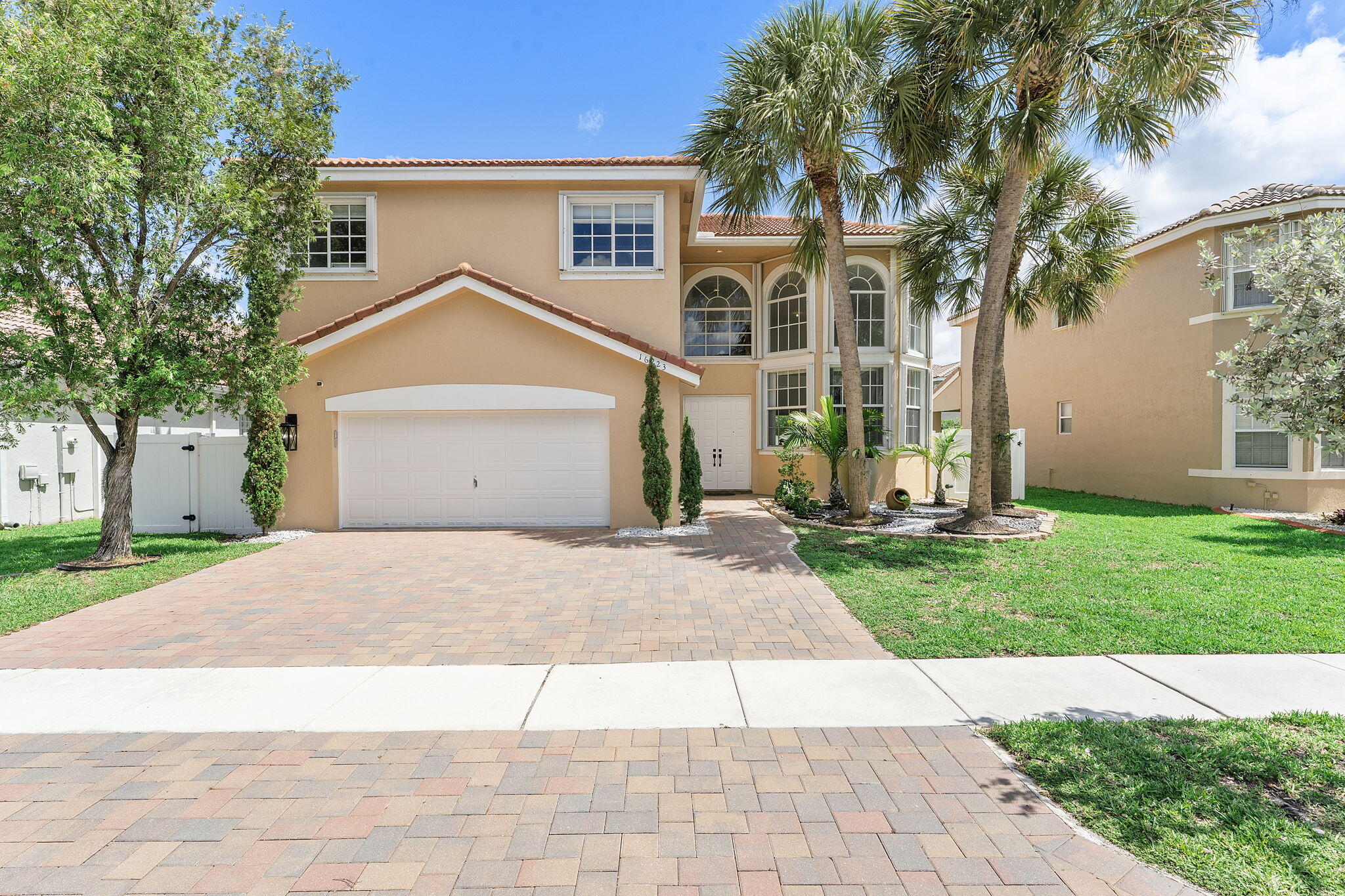 HEFTLER HOMES AT PEMBROKE SHORES - Residential