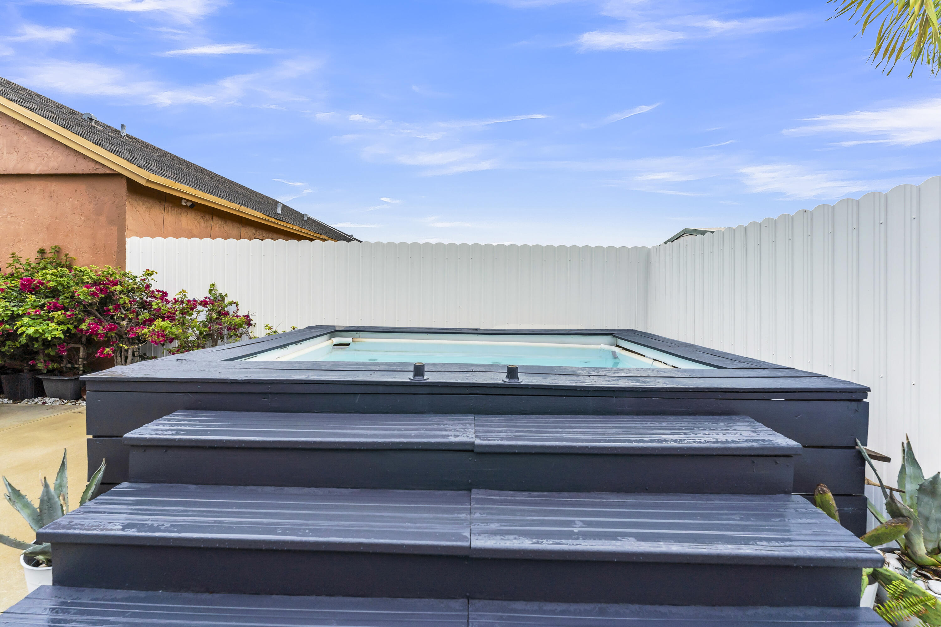 LESLIE PATIO HOMES SEC 4 - Residential