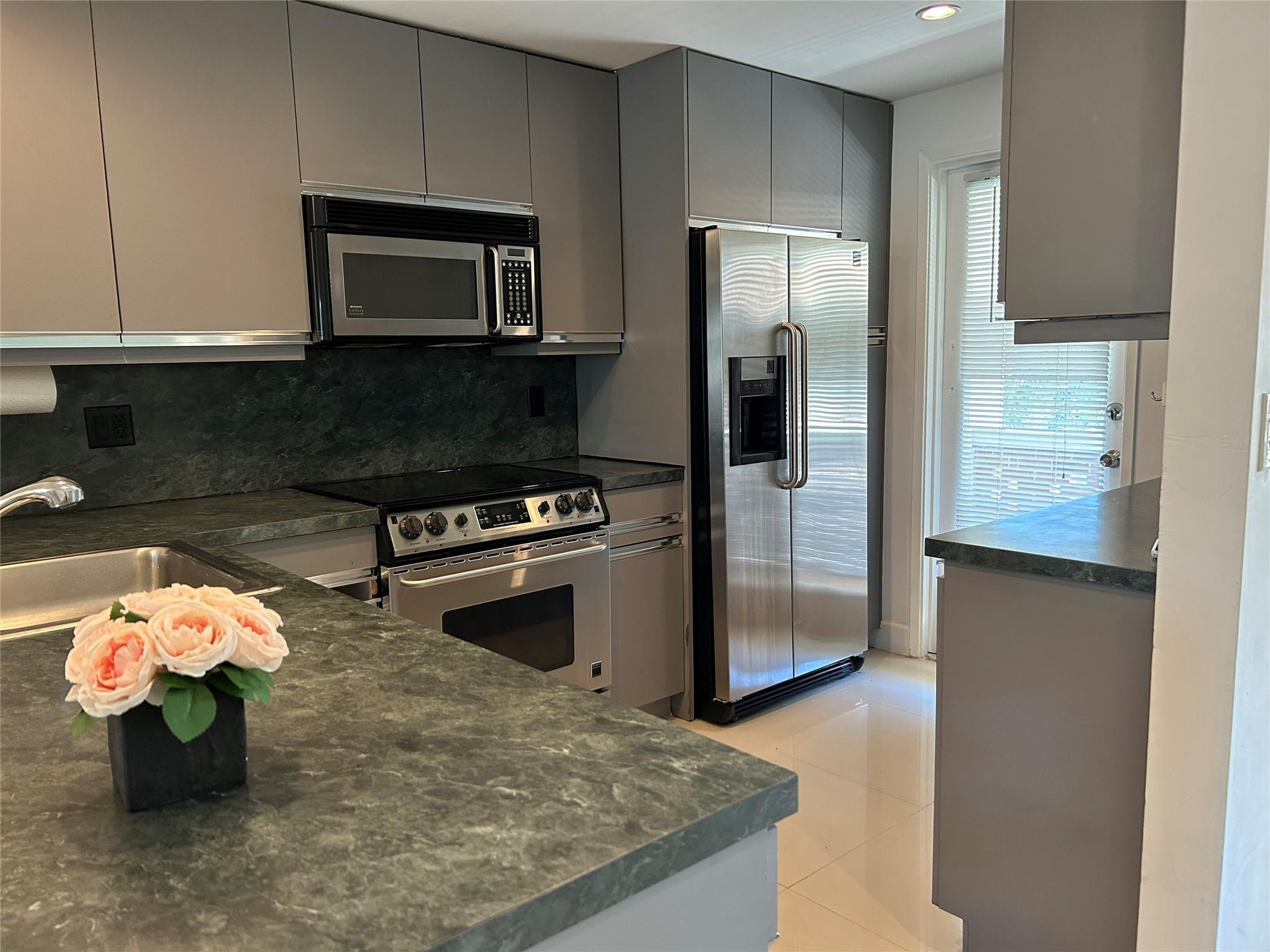 MARINE COLONY CONDO - Residential Lease