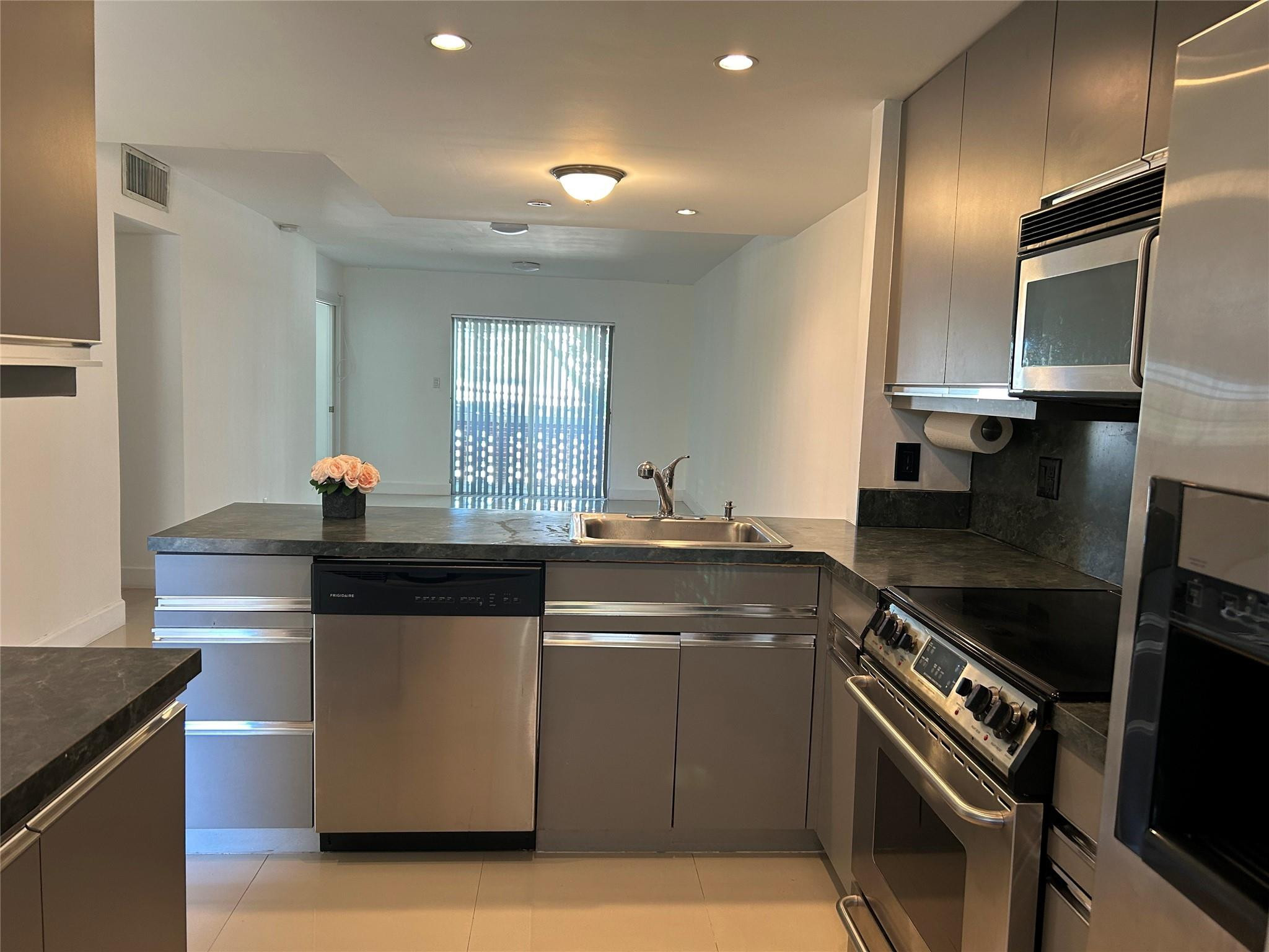 MARINE COLONY CONDO - Residential Lease