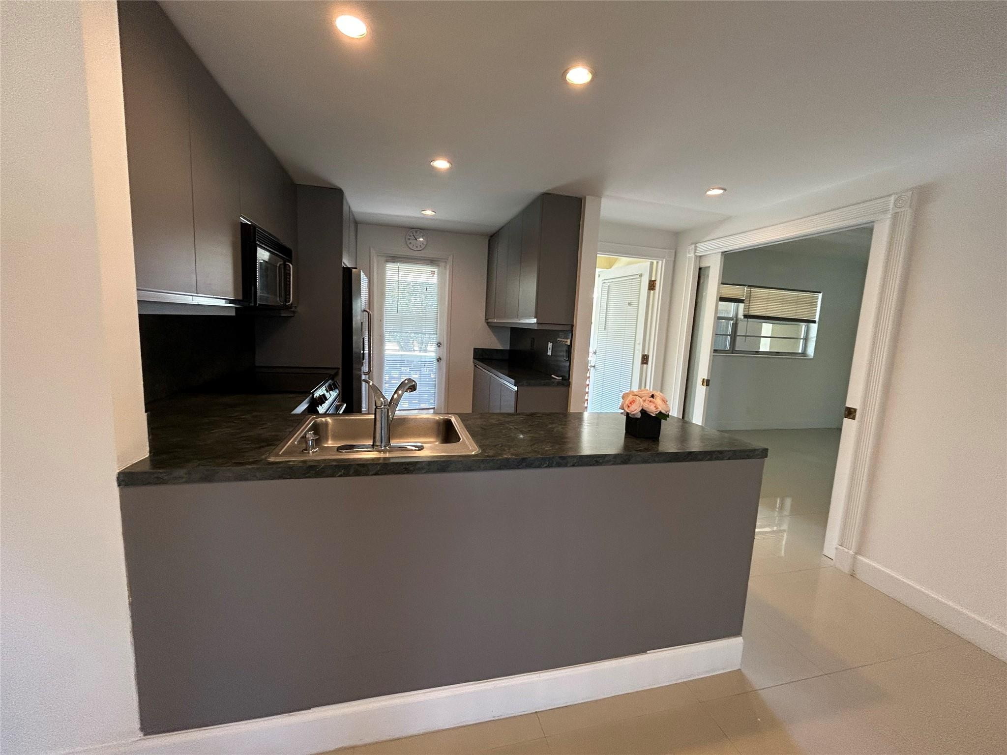 MARINE COLONY CONDO - Residential Lease