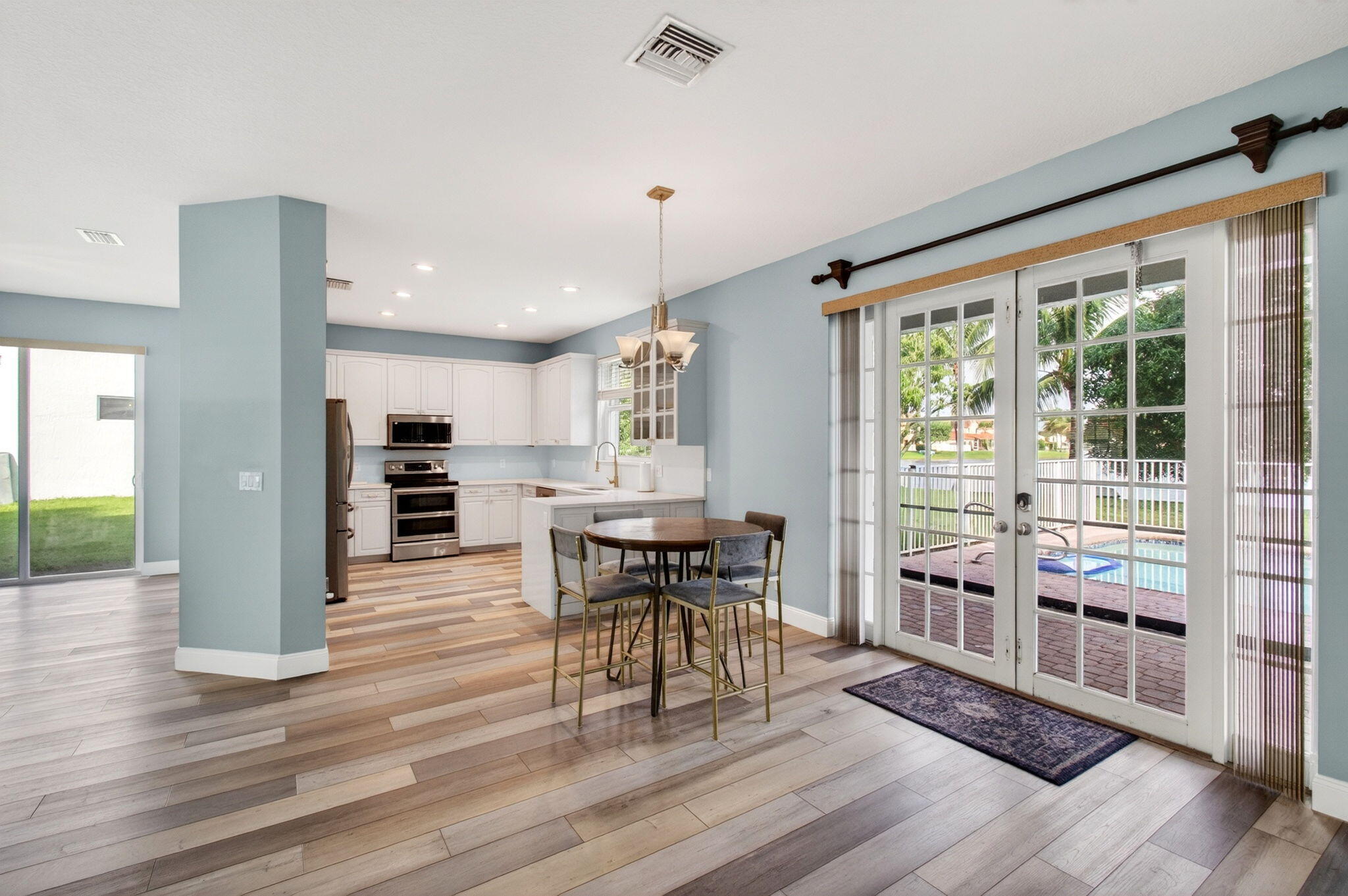 LAKE CHARLESTON - Residential