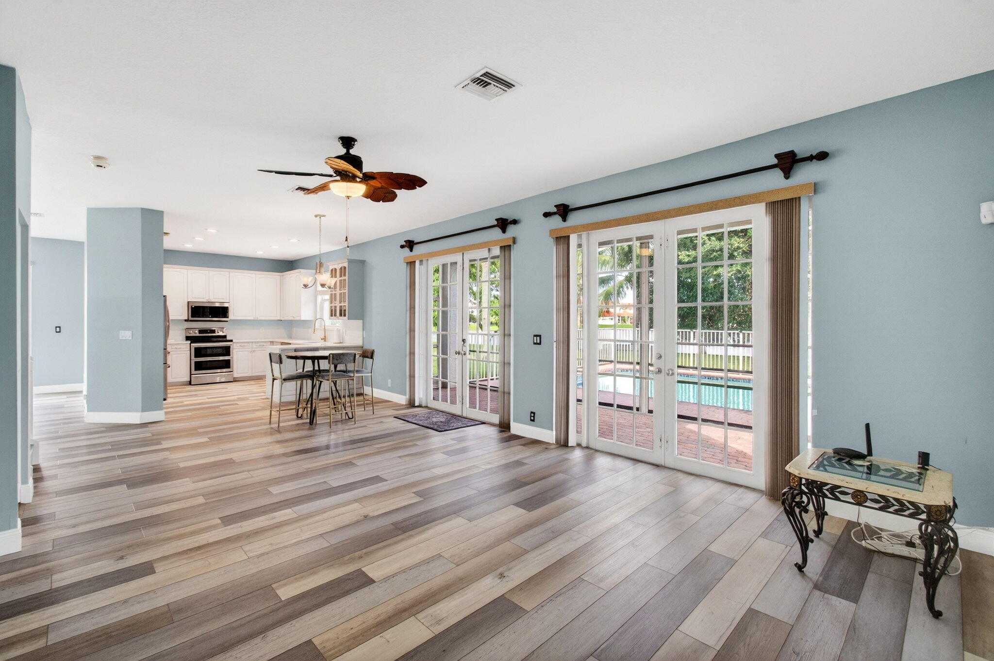 LAKE CHARLESTON - Residential