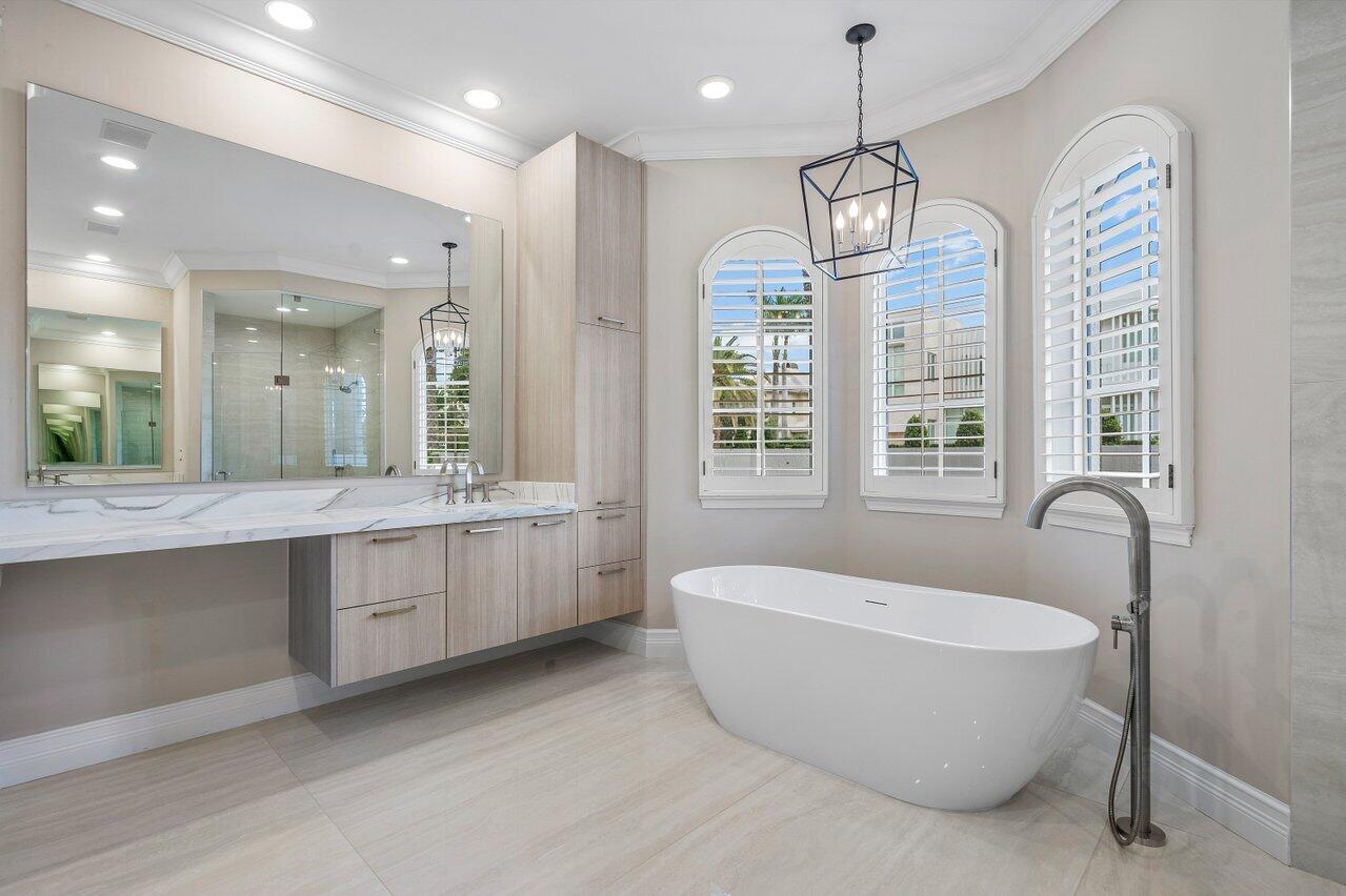 ROYAL PALM YACHT & COUNTRY CLUB - Residential