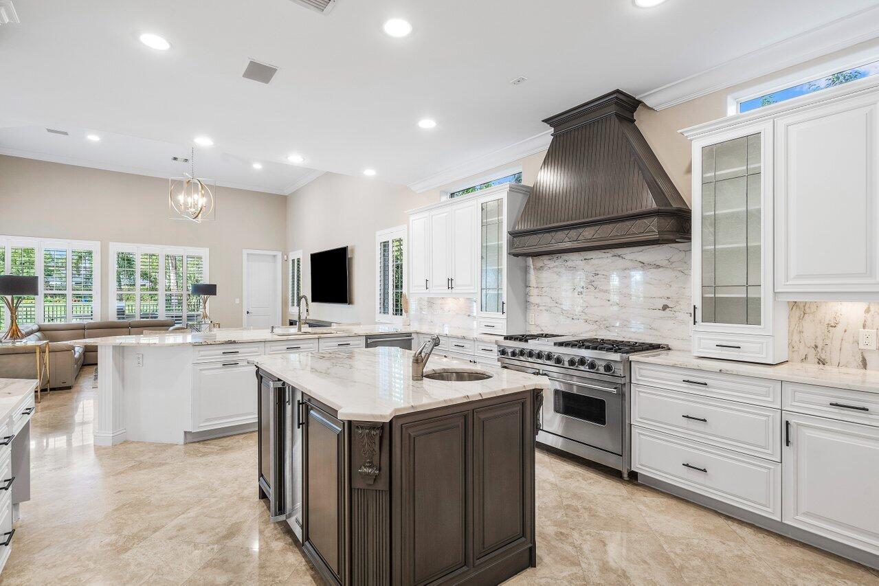 ROYAL PALM YACHT & COUNTRY CLUB - Residential