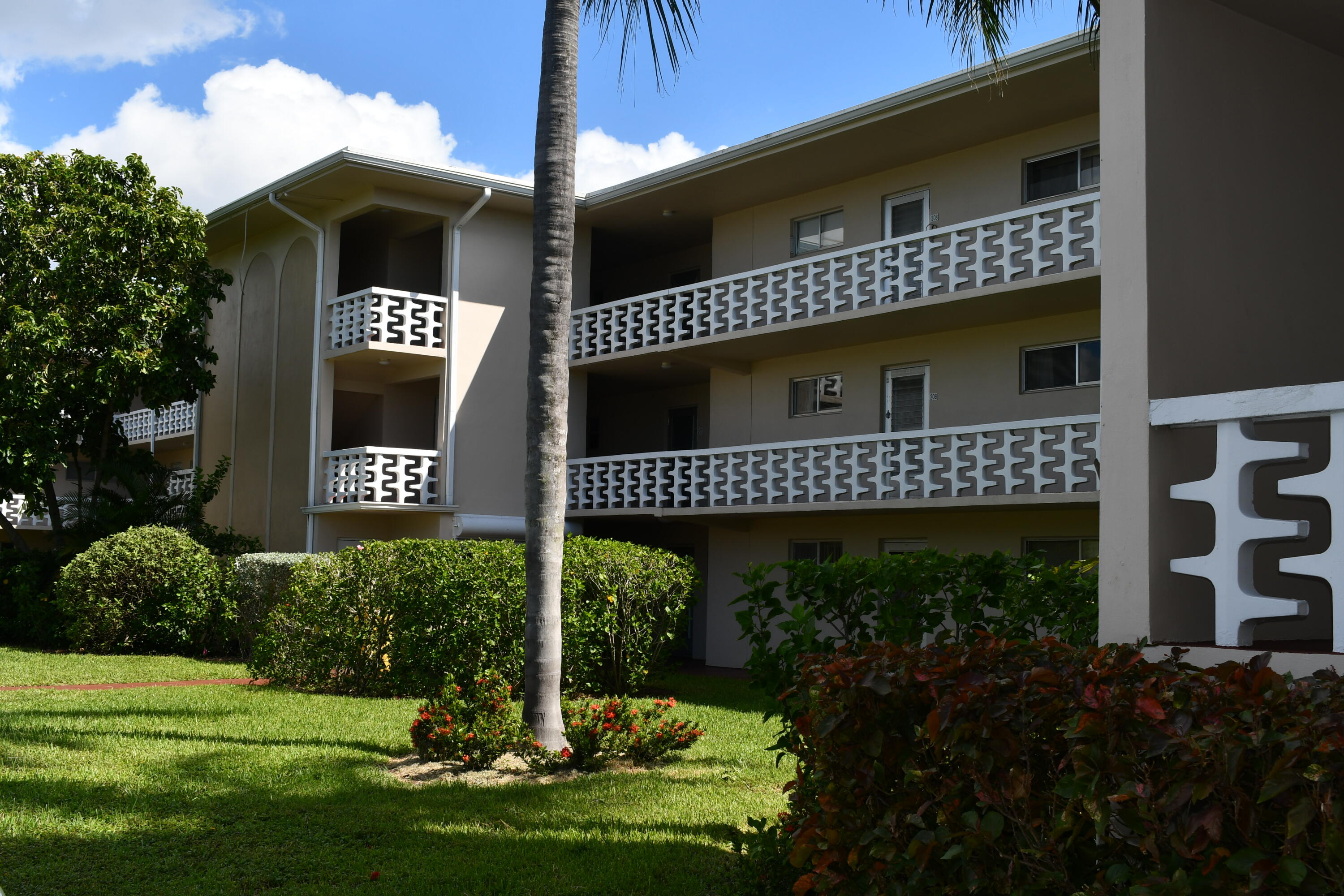 LAKE CLARKE GARDENS CONDO - Residential Lease