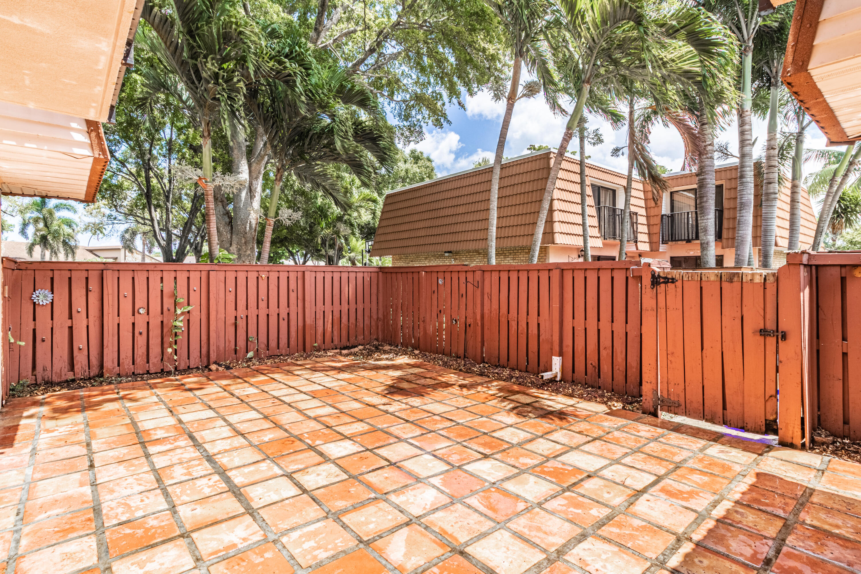 WATERFORD COURTYARDS ADDITION - Residential Lease