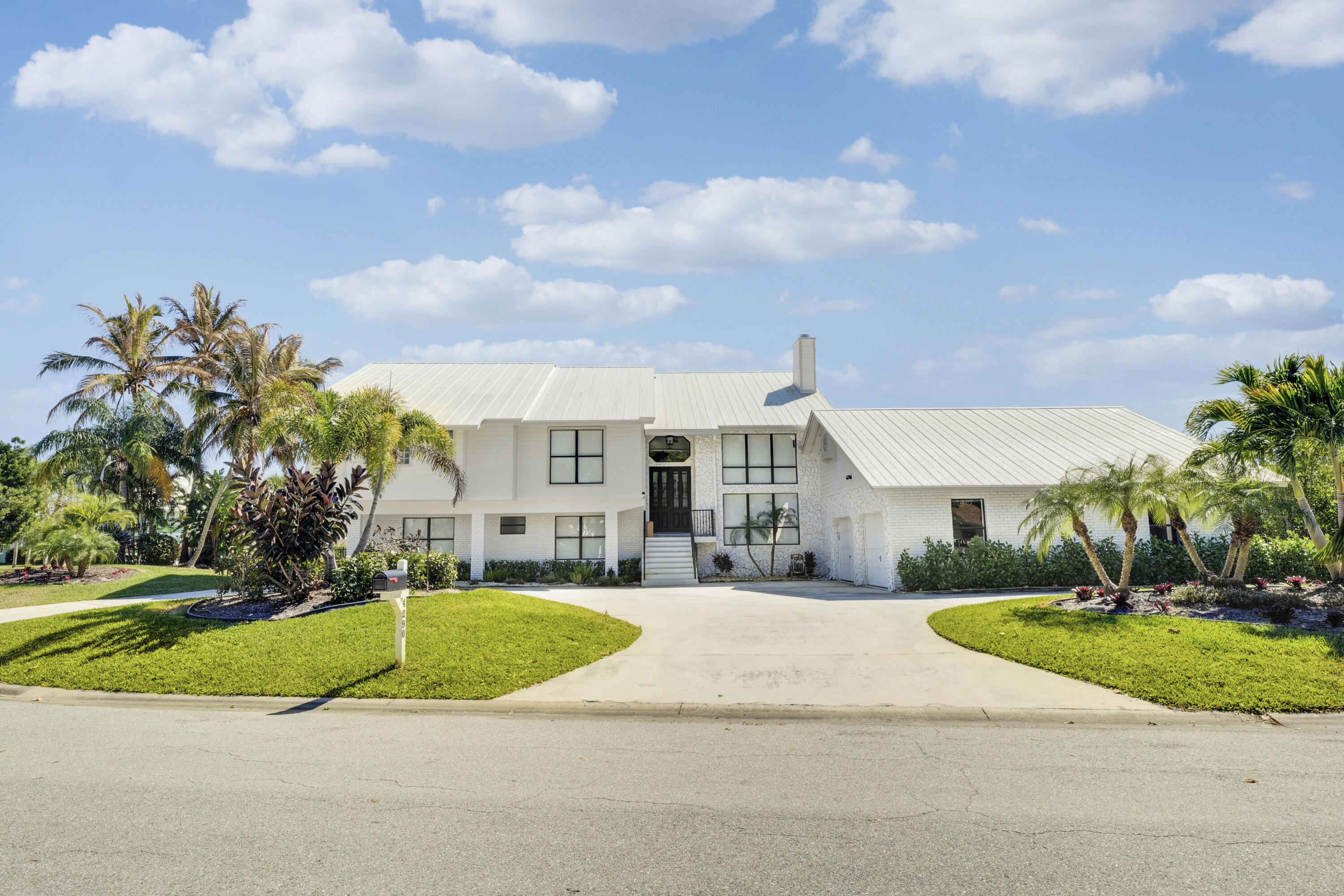 MARINER CAY YACHT CLUB - Residential