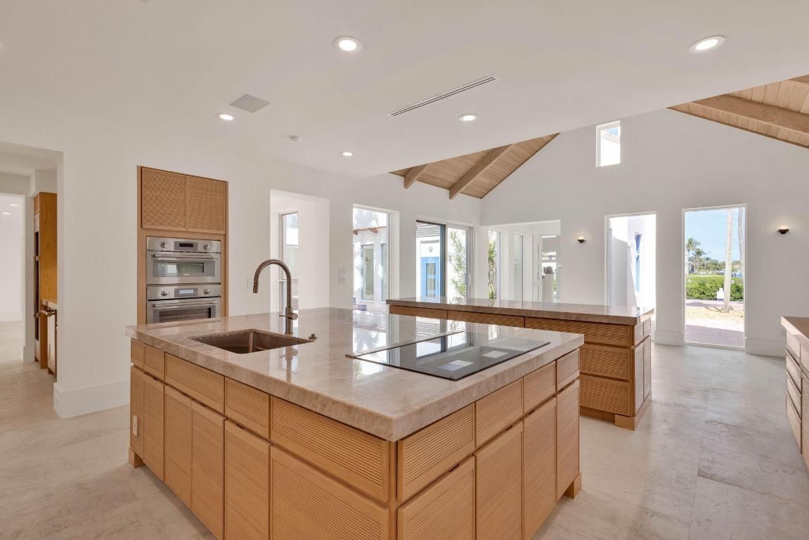 SAILFISH POINT - Residential