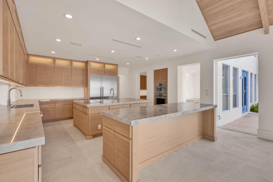 SAILFISH POINT - Residential