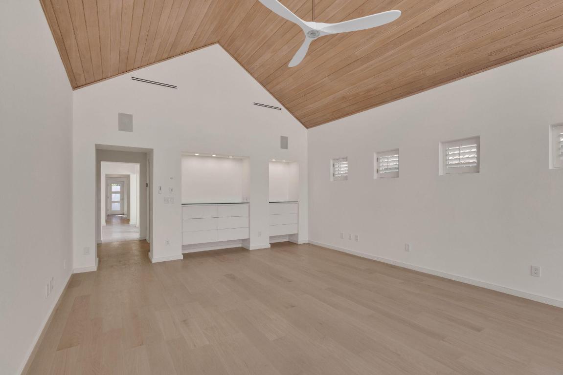 SAILFISH POINT - Residential
