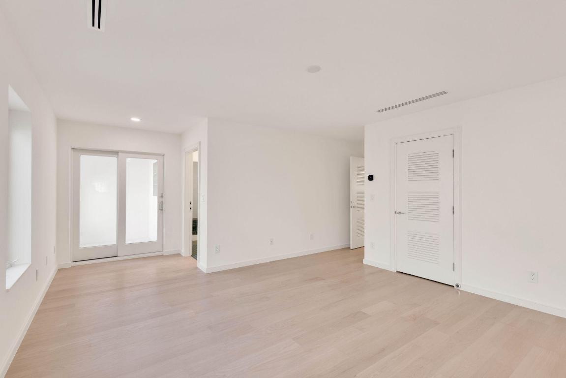 SAILFISH POINT - Residential