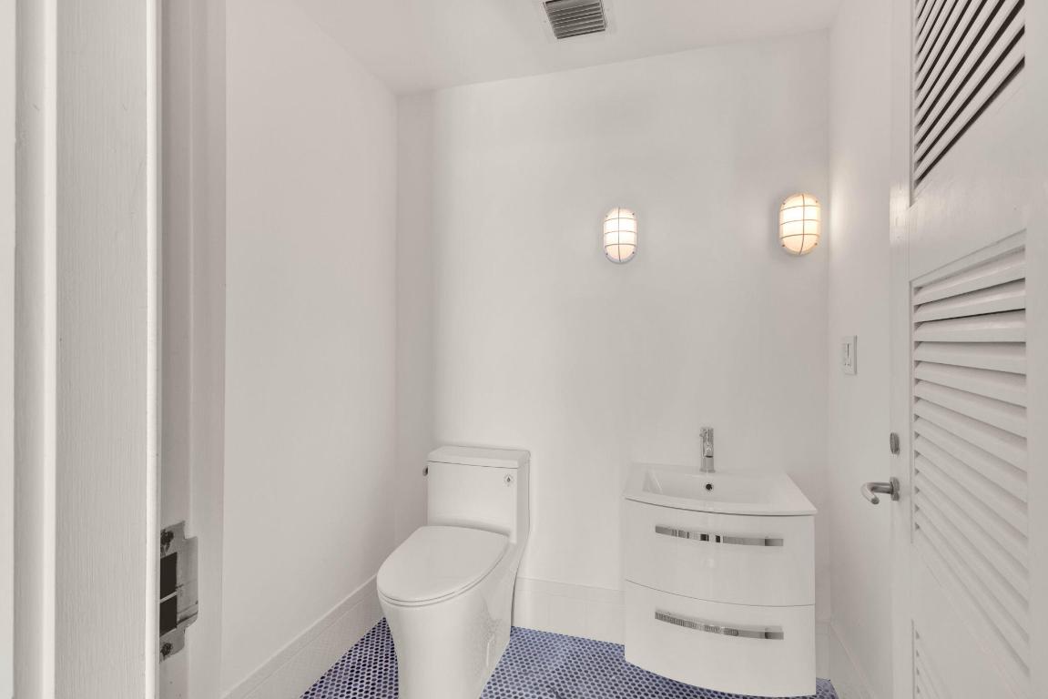 SAILFISH POINT - Residential