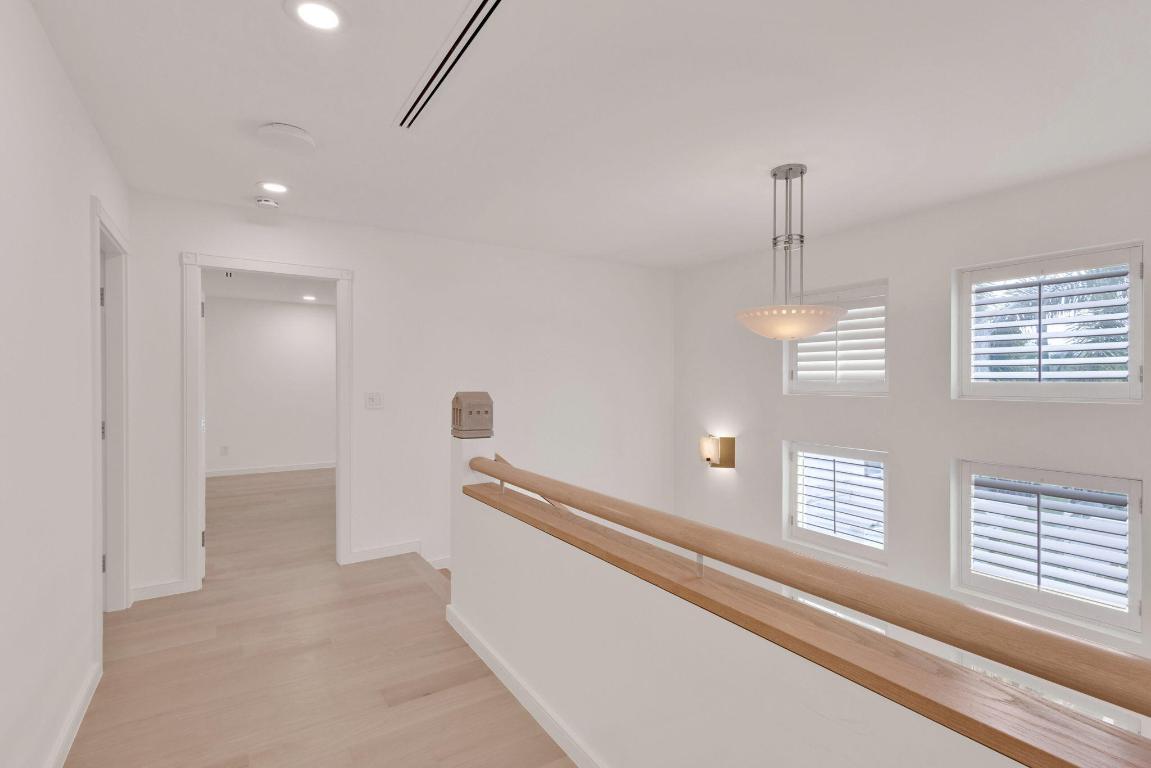 SAILFISH POINT - Residential
