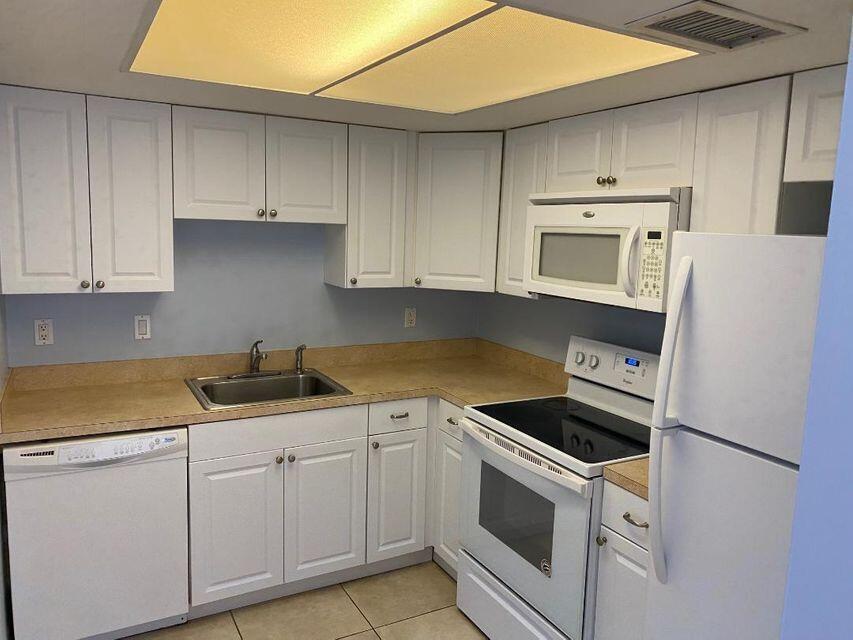 WINDSOR PARK SOUTH CONDOMINIUMS - Residential