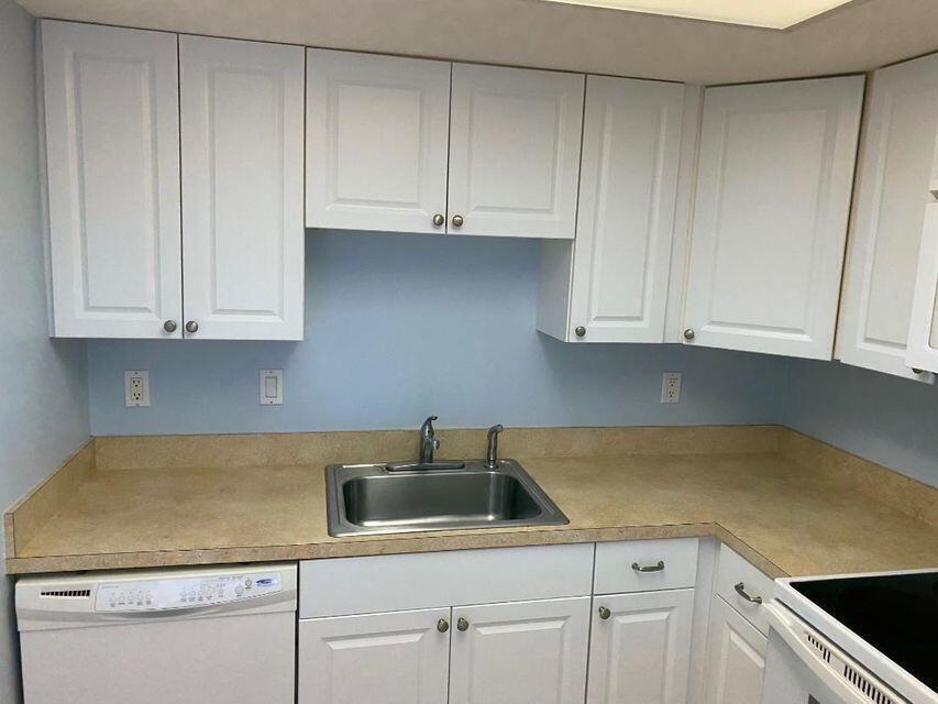 WINDSOR PARK SOUTH CONDOMINIUMS - Residential