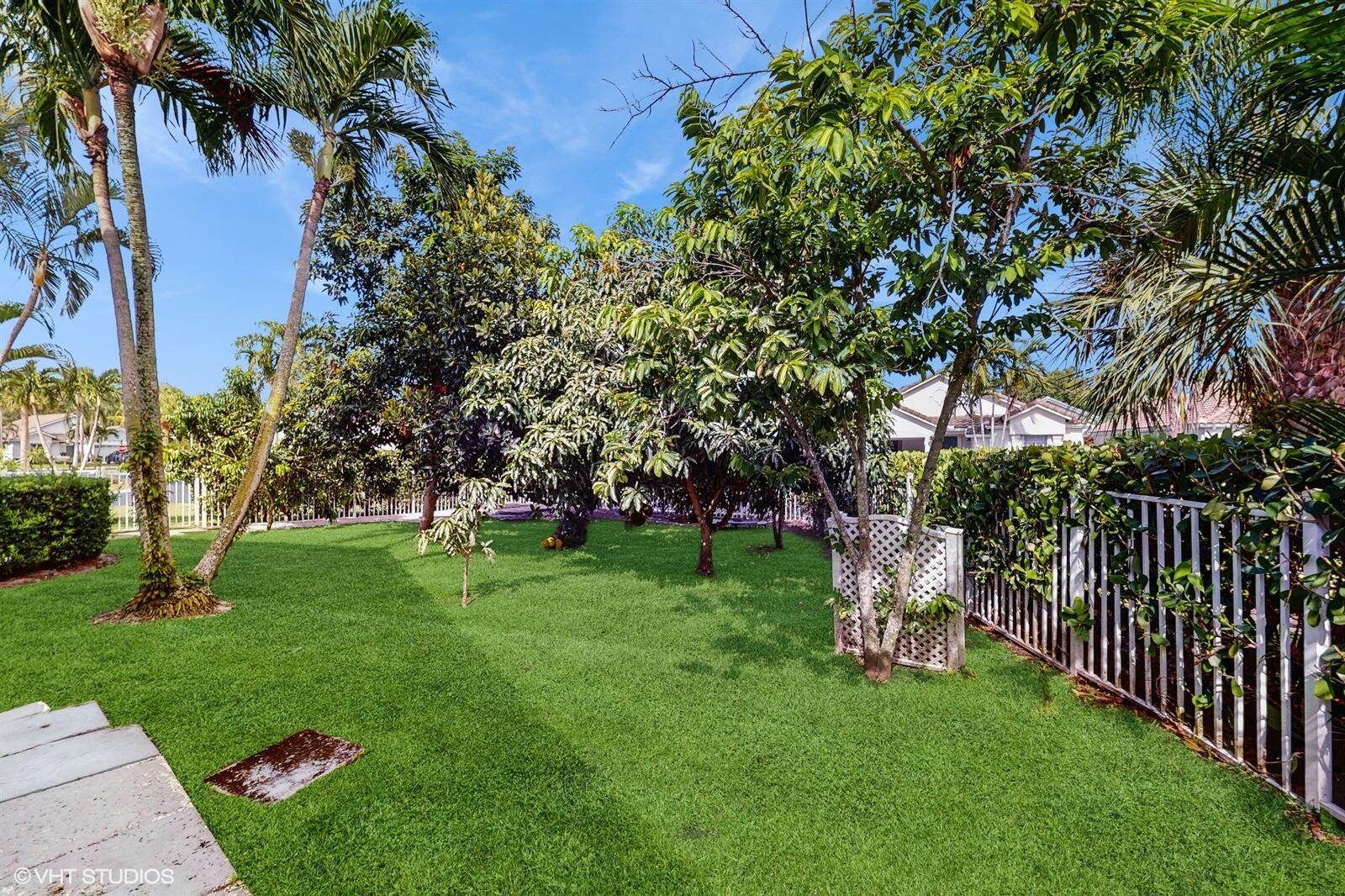 FAIRWAY COVE OF WELLINGTON - Residential