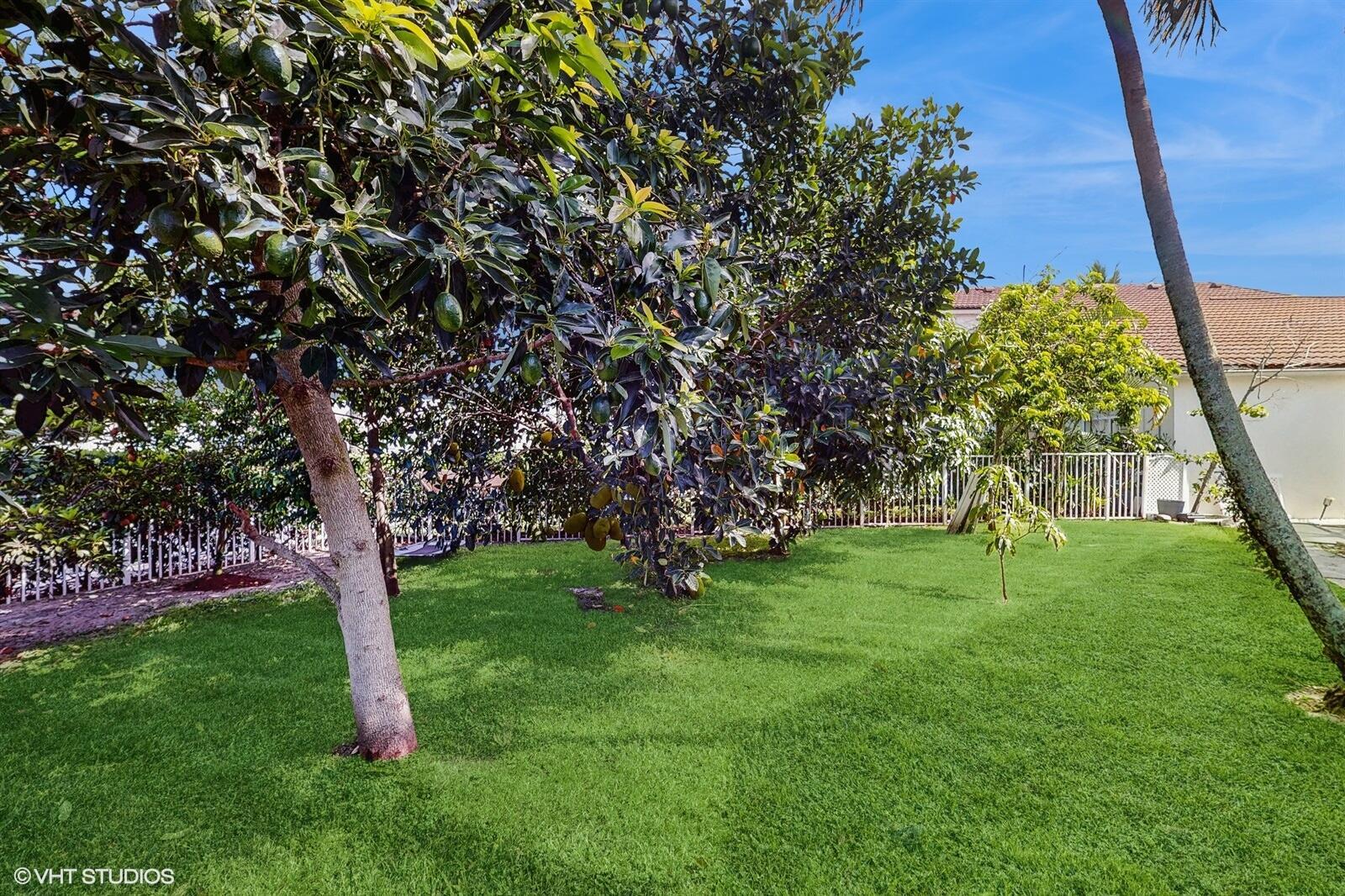 FAIRWAY COVE OF WELLINGTON - Residential
