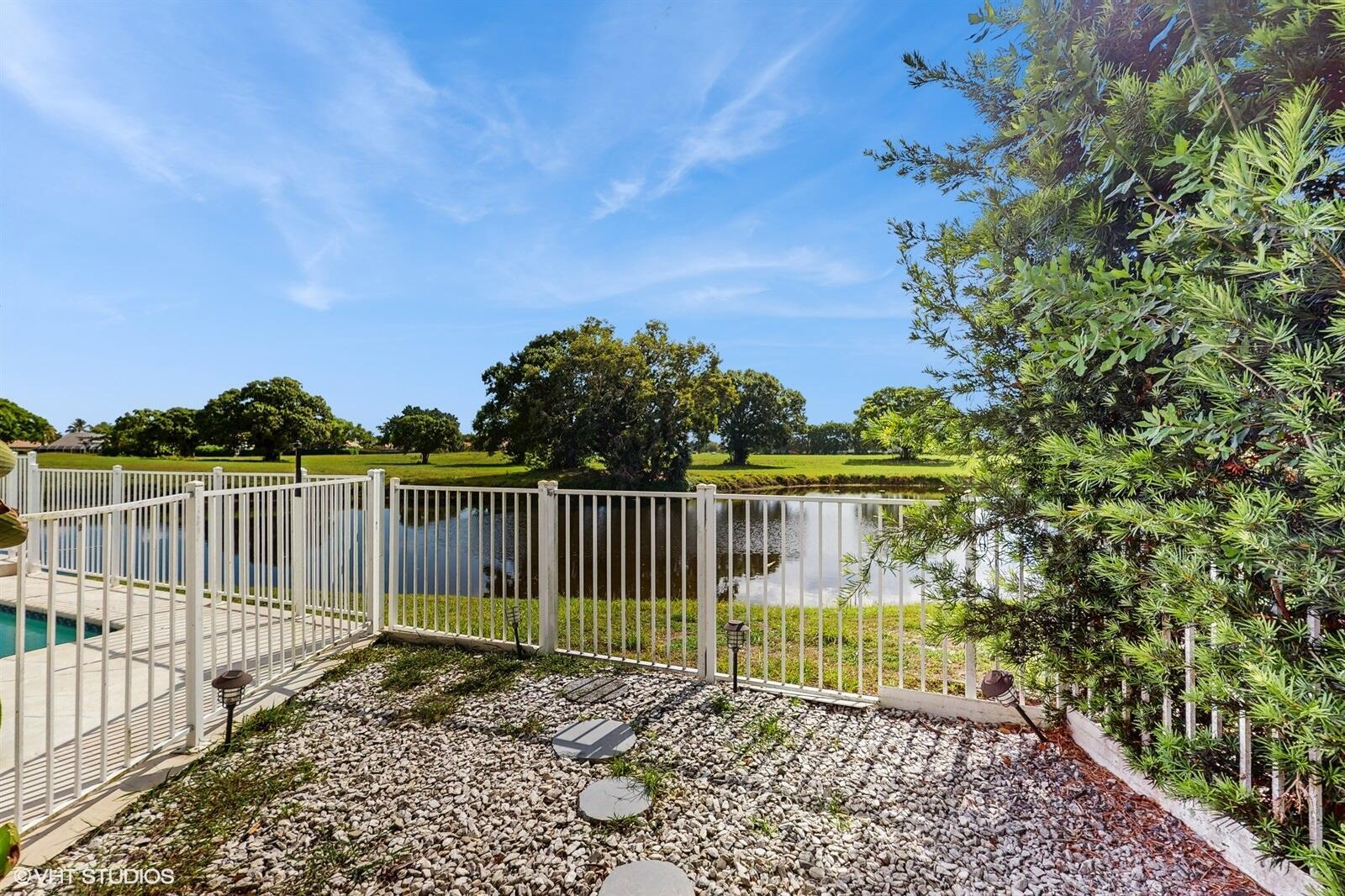 FAIRWAY COVE OF WELLINGTON - Residential