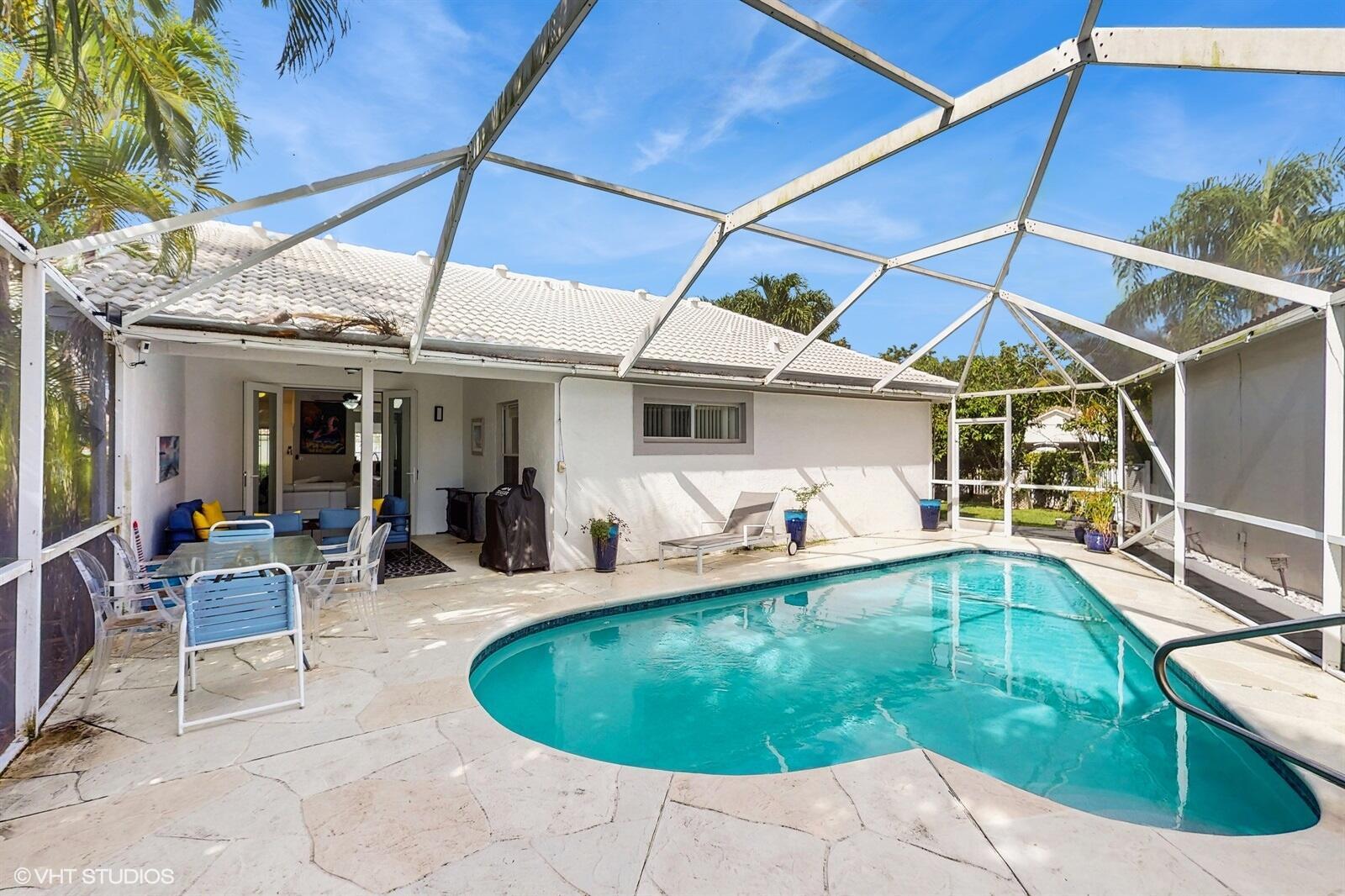 FAIRWAY COVE OF WELLINGTON - Residential