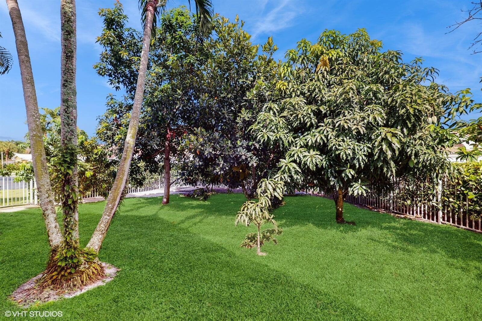 FAIRWAY COVE OF WELLINGTON - Residential