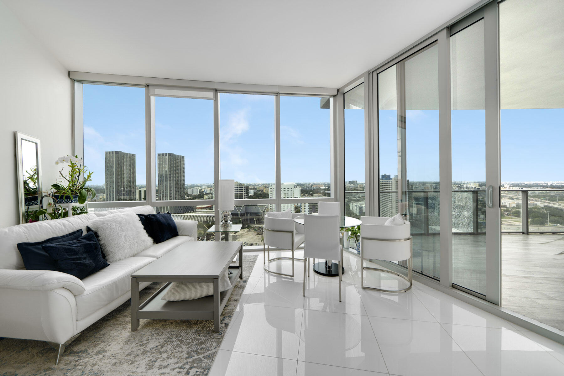 LOWEST PRICE IN THE BUILDING PER SQ FT. LOWERED FROM 850K. PRICED TO SELL. Spectacular Downtown Miami Living in this Brand New Luxury 1 Bed + Den with 2 bathrooms apartment. Private elevator access to unit!! Watch the incredible sunsets, city lights and newly developing Miami World Center. MWC is the second largest Mixed-use urban development in the US, and the Paramount is the crown jewel of it. 300,000 square feet of many reputable brands of retail stores, restaurants are coming to your neighborhood in the very near future. This condo has the most amenities in the World. Come enjoy indoor basketball court, Racquetball Court, Boxing and Aerobic Area and many more.