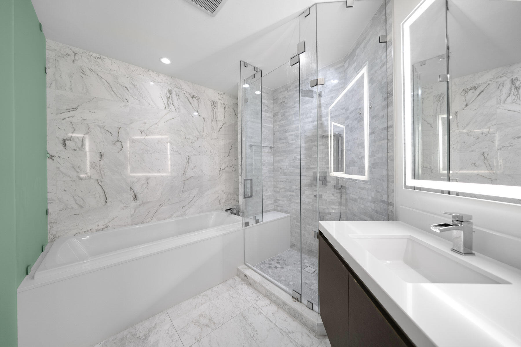 PARAMOUNT MIAMI WORLDCENTER CONDO - Residential