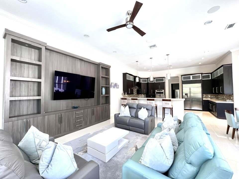 PINEWOOD OF WELLINGTON - Residential