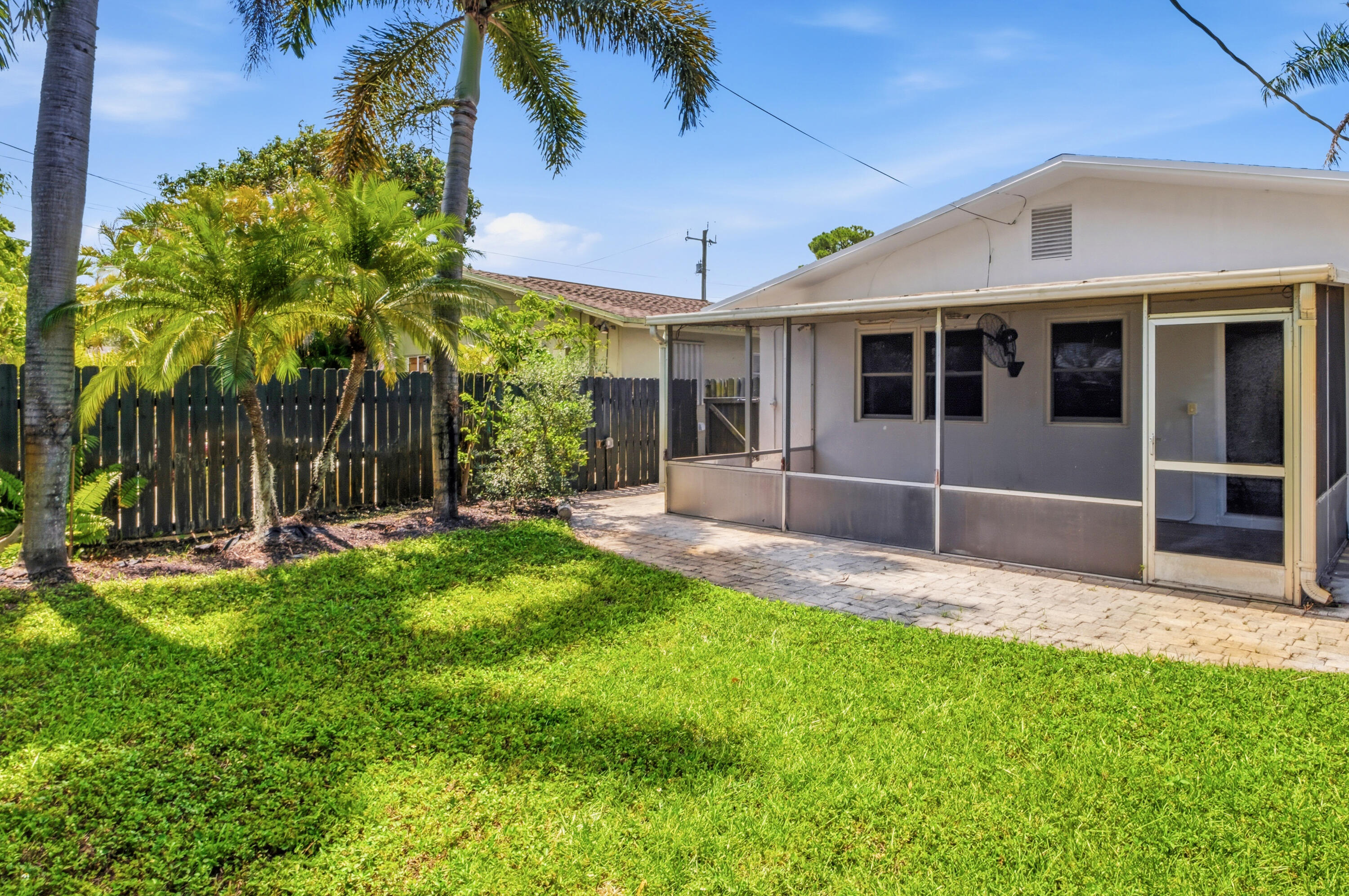 OAKLAND PARK SECOND ADD - Residential